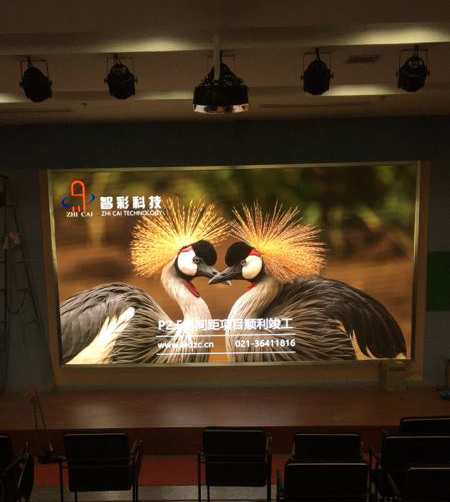 江蘇無錫協(xié)和學校P2.5室內高清LED顯示屏現場效果圖片
